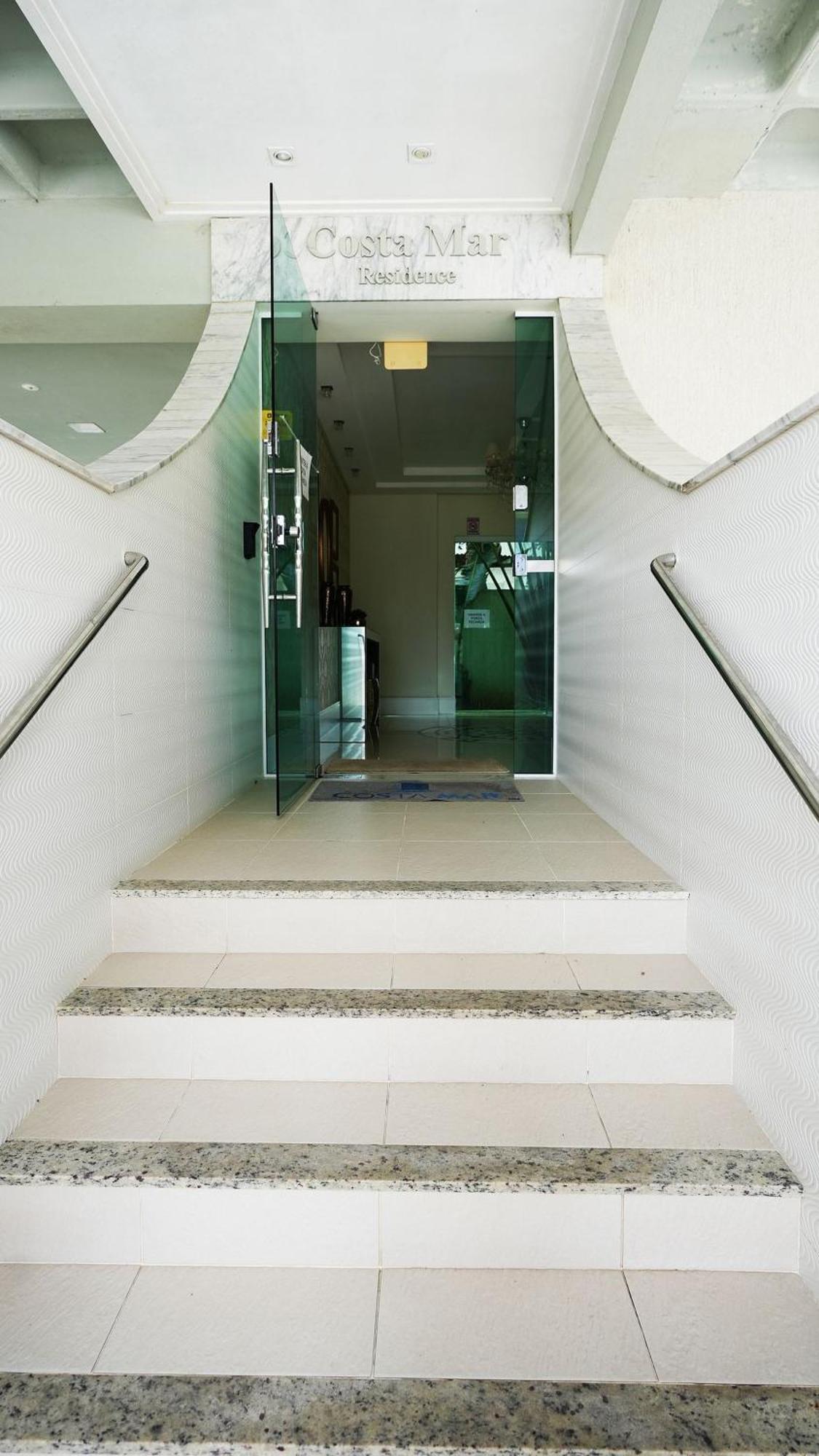 Apartmán Edificio Costa Mar - Centro De Bombinhas Exteriér fotografie